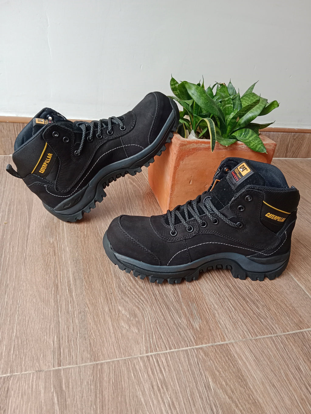 BOTAS CAT 1333 NEGRA CP