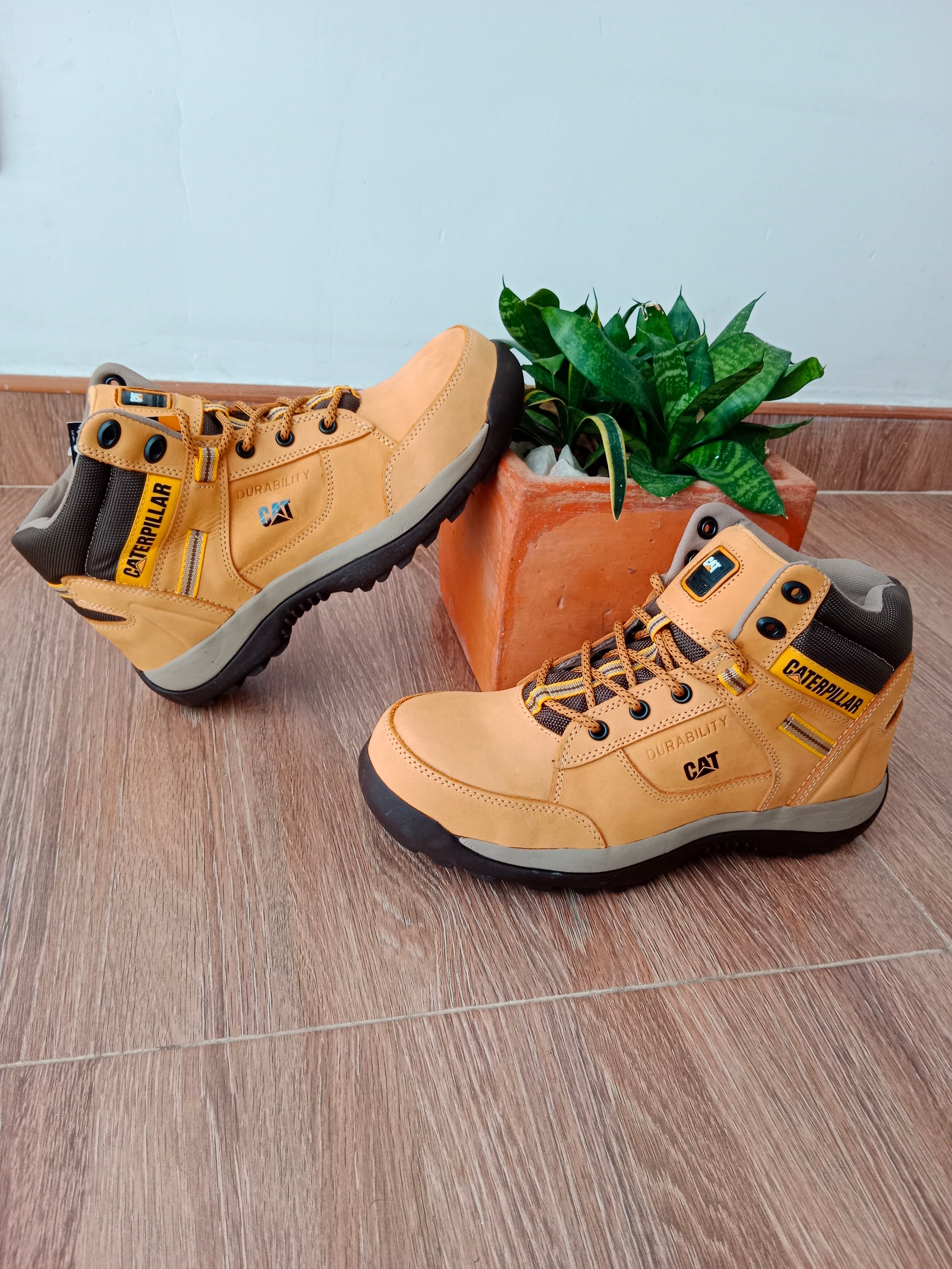 BOTAS CAT 1356 ORO CP