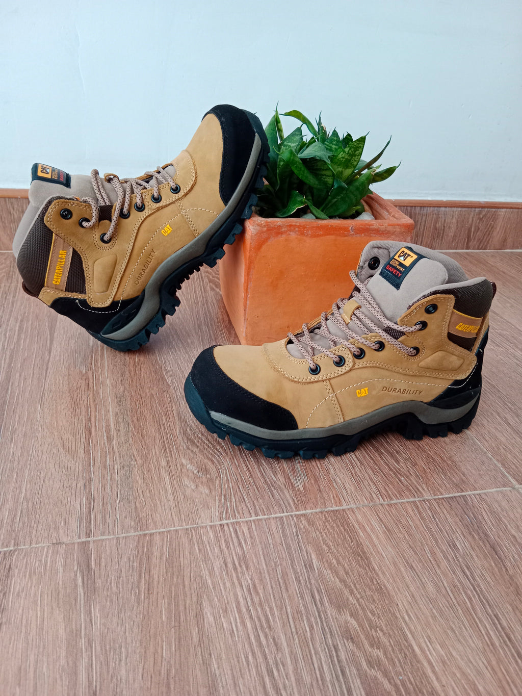 BOTAS CAT 1333 OCRE CP